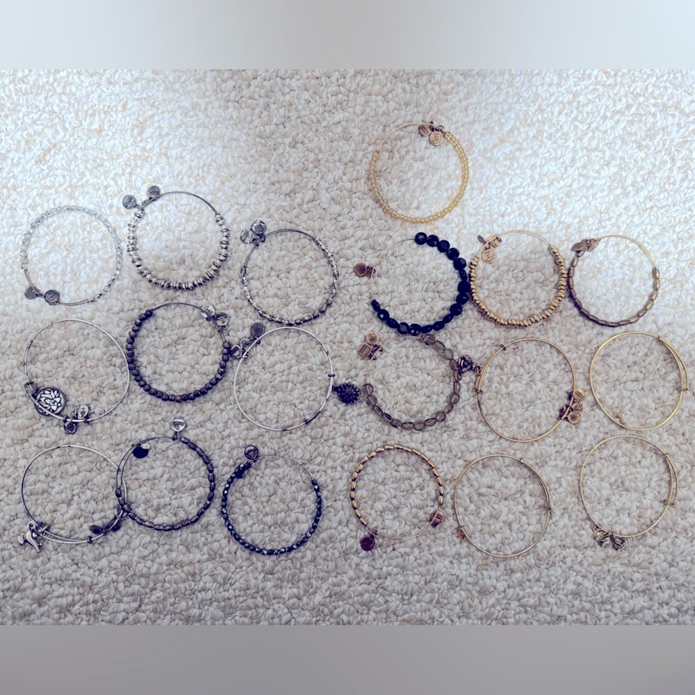 Lot of Alex & Ani bracelets - silver and gold color